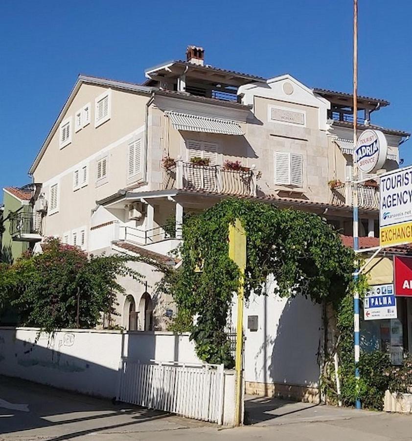 Rooms And Apartments Palma B&B Medulin Eksteriør bilde