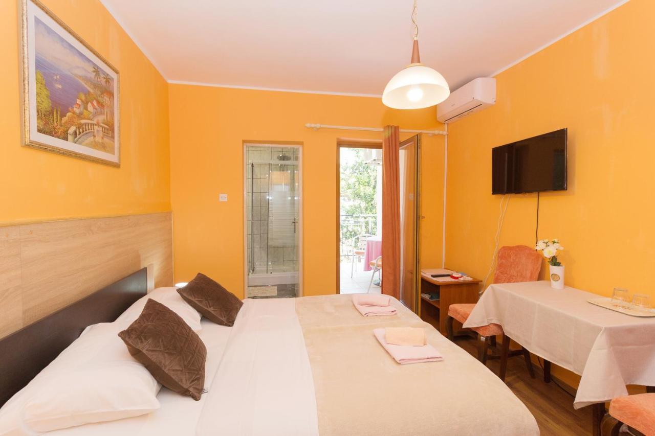 Rooms And Apartments Palma B&B Medulin Eksteriør bilde