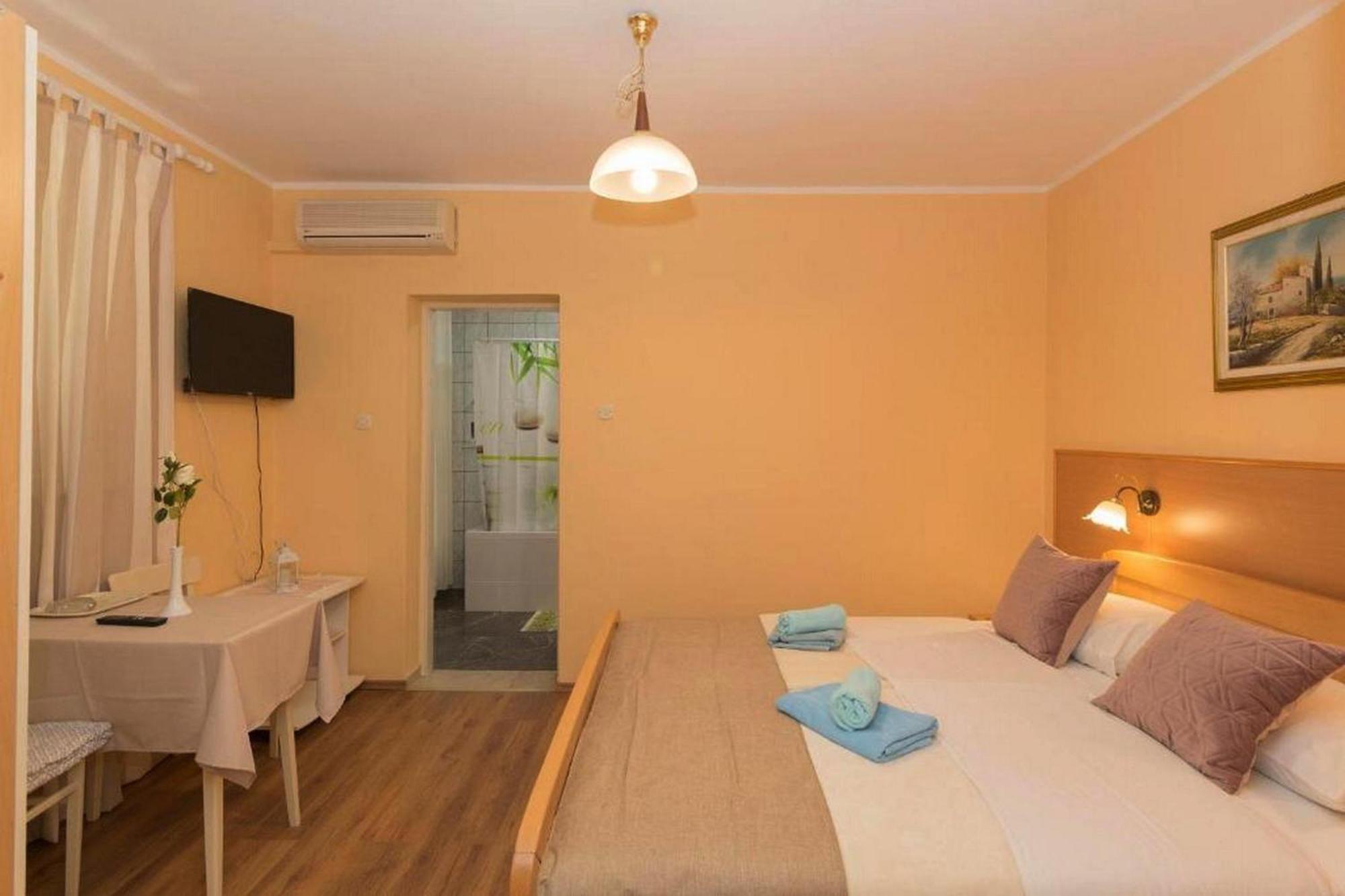 Rooms And Apartments Palma B&B Medulin Eksteriør bilde